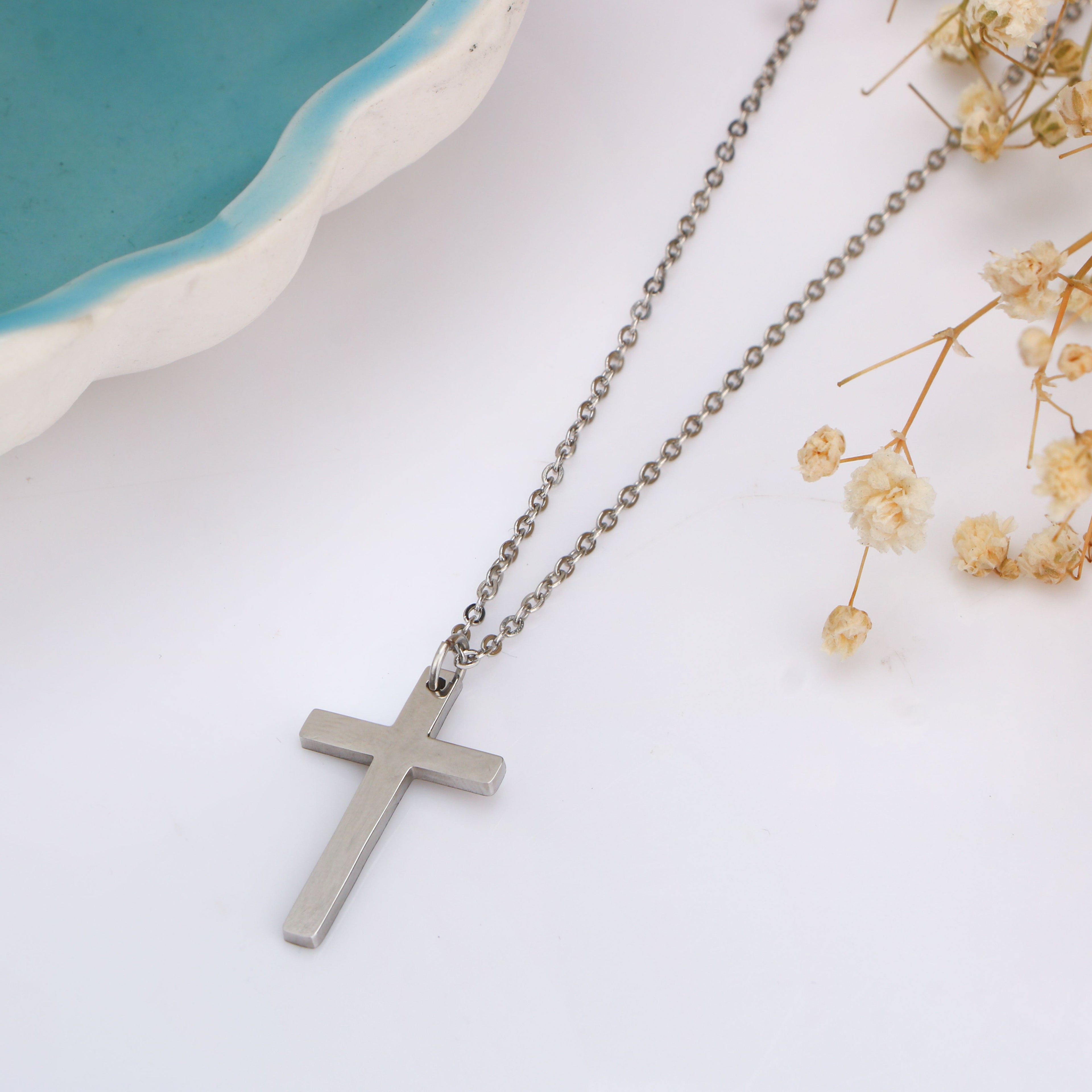 Elegant Gold Cross Necklace - A Beautiful Reminder of Faith and Grace