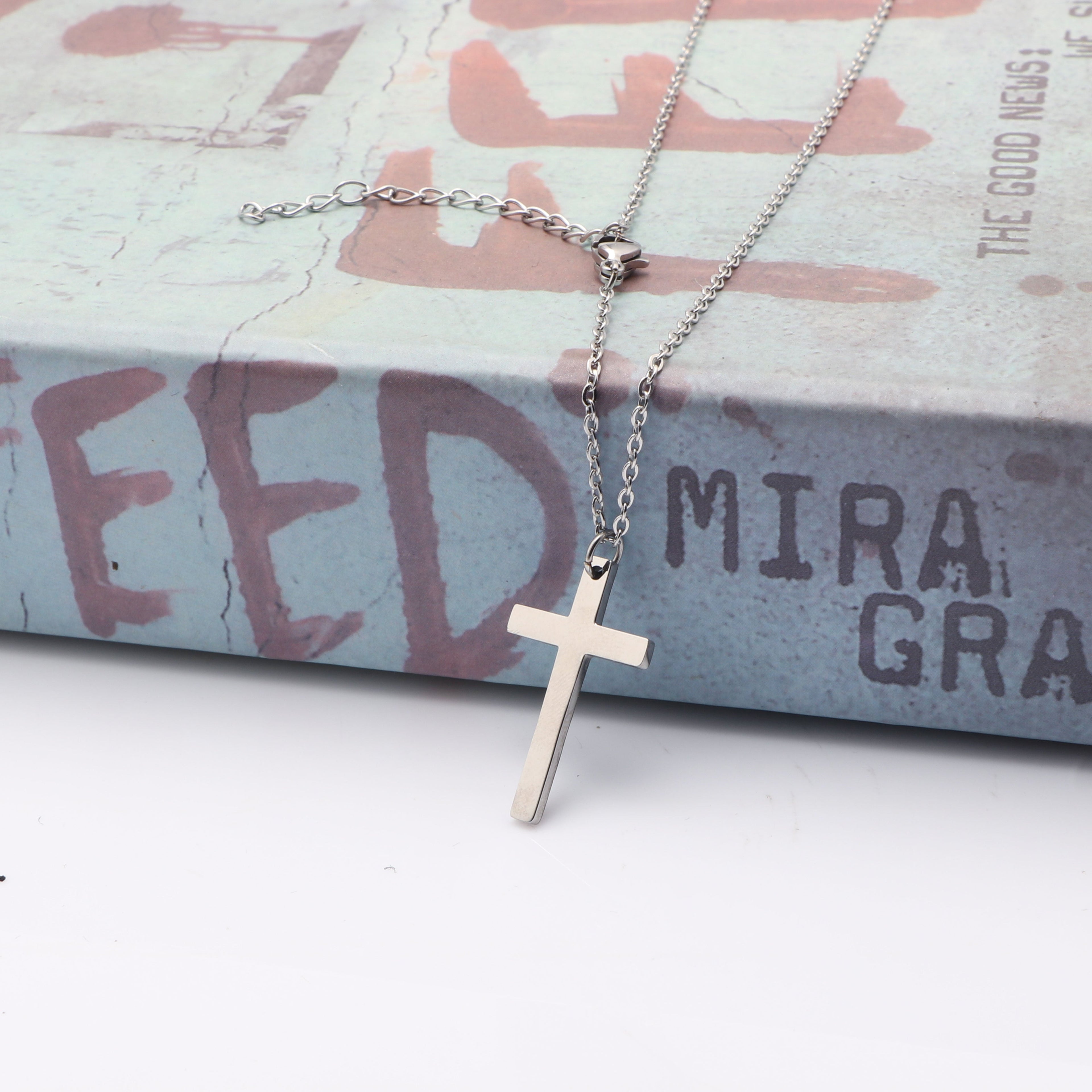 Elegant Gold Cross Necklace - A Beautiful Reminder of Faith and Grace