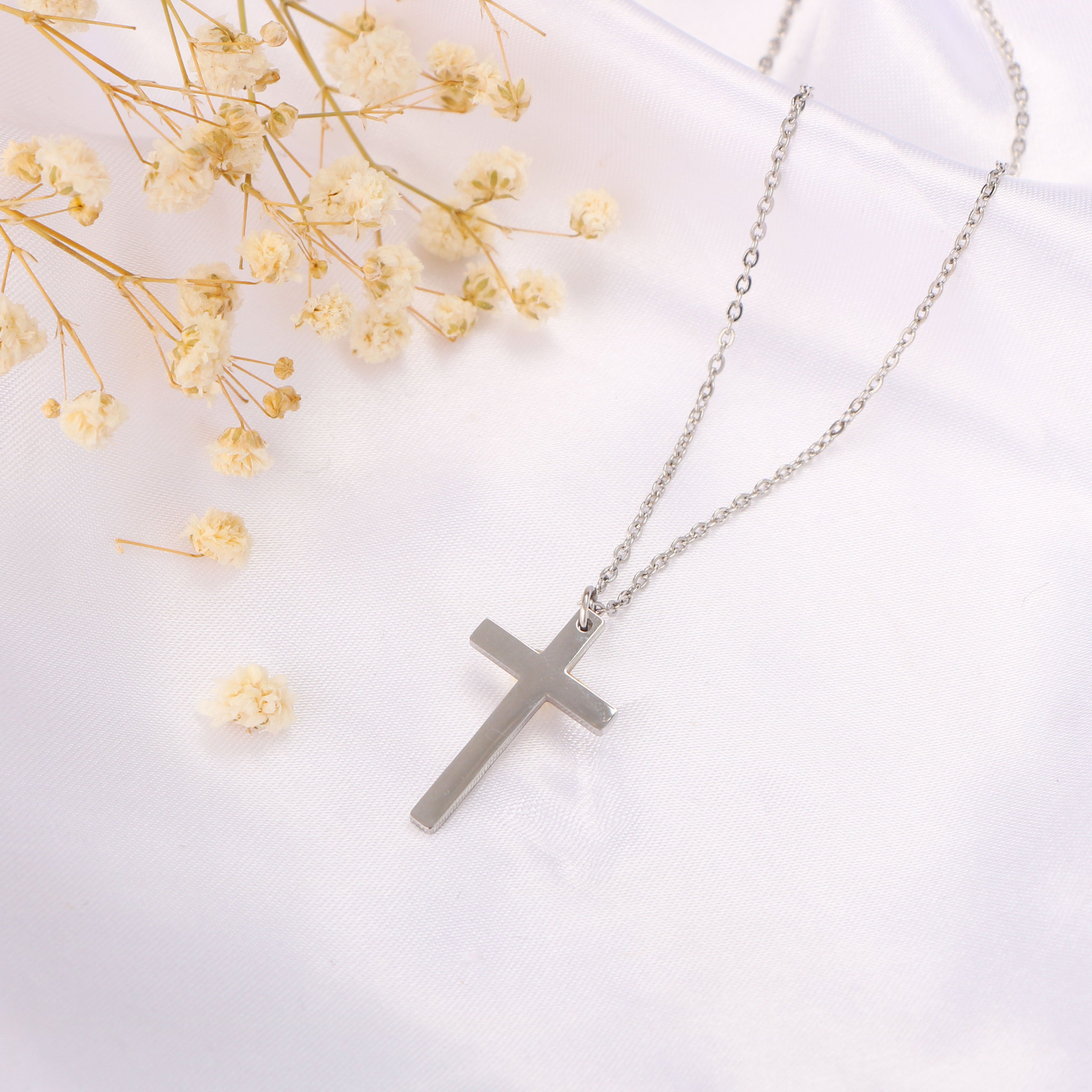 Elegant Gold Cross Necklace - A Beautiful Reminder of Faith and Grace